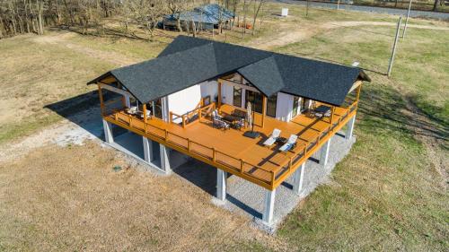 Noel Casa | Elk View-Access Elk River-Rural Acreage-Huge Patio