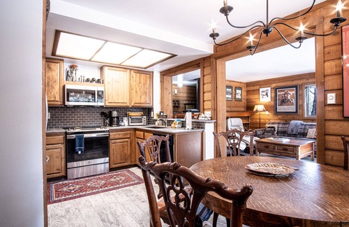 Elkhorn Village Condominio | Elkhorn Bluff Condo with Community & Resort Amenities