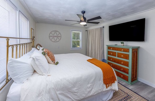 New Bern Cabaña | Ella Bell's Cozy Cottage