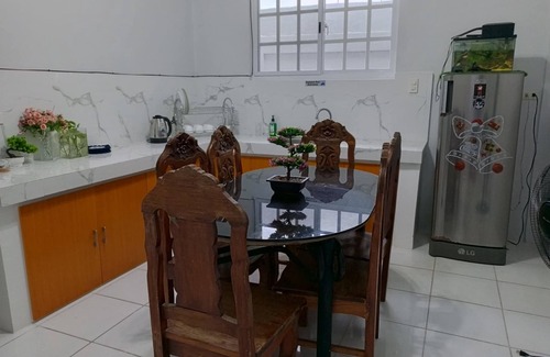 Urdaneta City Casa | Ella's Home Urdaneta City- 3 rooms, 2 bath, max 8 guests- Cold AC, Free Wi-Fi