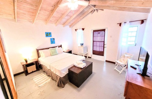 Seatons Village Casa | Ellen Bay Inn