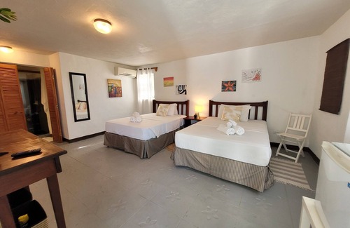 Seatons Village Casa | Ellen Bay Inn