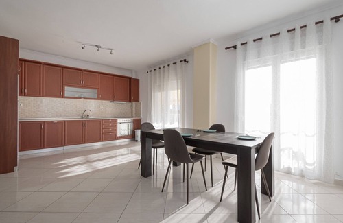 Flogita Casa | Elli Lux Home by Rentals Pro