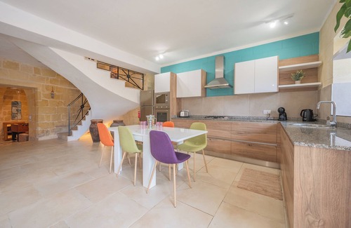Xewkija Otro | Ellie Boo - Farmhouse w/Pool, Hot Tub, Games Room