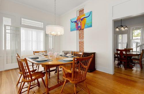 Seguin Casa | Ellie Marie House LITE