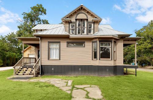 Seguin Casa | Ellie Marie House LITE