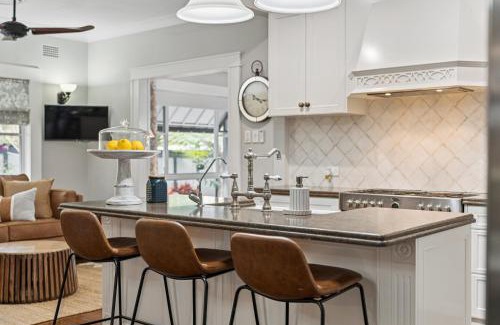 Coffs Harbour Casa | Ellie's Cottage Escape - Sleeps 8, Spa, Pizza Oven