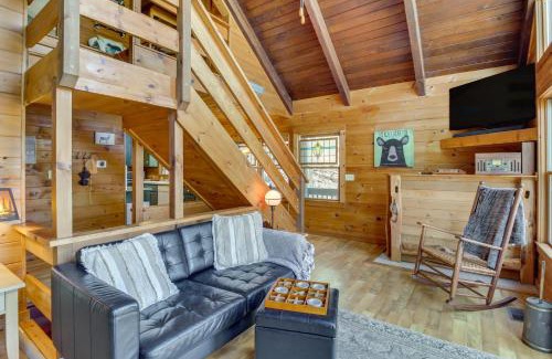 Walnut Mountain Casa | Ellijay Cabin 7 Mi to Dtwn Hot Tub and Mtn Views