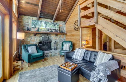 Walnut Mountain Casa | Ellijay Cabin 7 Mi to Dtwn Hot Tub and Mtn Views