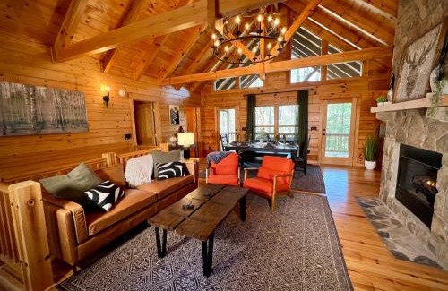Ellijay Casa | Ellijay Cabin - Cozy Fall Hideaway & Hot Tub