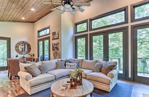 Ellijay Casa | Ellijay Cabin Escape Hot Tub and Fire Pit!