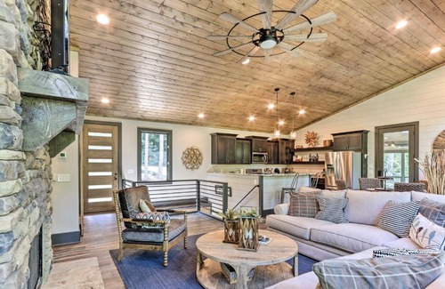 Ellijay Casa | Ellijay Cabin Escape Hot Tub and Fire Pit!