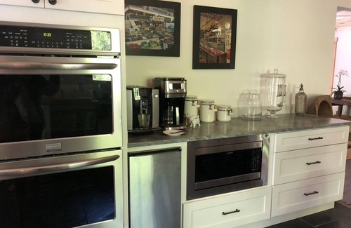 Ellijay Cabina | Ellijay Retreat - Private Pond, Creek, Game Room & Goat Shed Sleeping Porch
