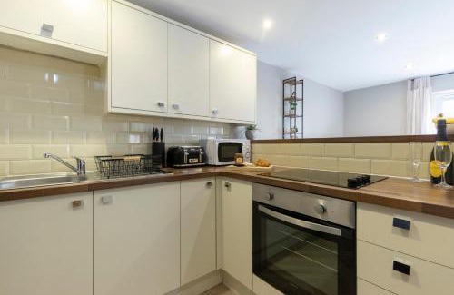 Cheltenham Apartamento | Elliot Oliver - 2 Bedroom Garden Apartment With Parking