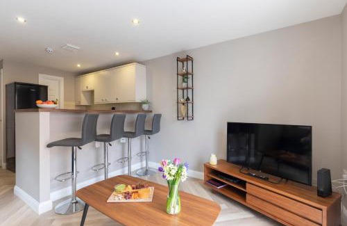 Cheltenham Apartamento | Elliot Oliver - 2 Bedroom Garden Apartment With Parking