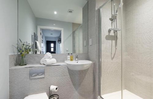 Gloucester Apartamento | Elliot Oliver - Charming One Bedroom Apartment With Parking in The Docks