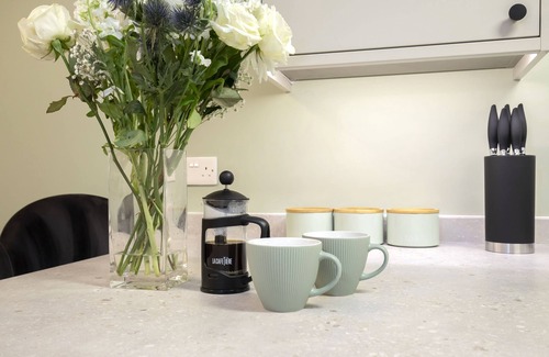 Cheltenham Apartamento | Elliot Oliver - Deluxe Two Bedroom Apartment With Parking & EV Charger