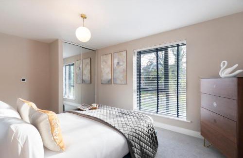 Gloucester Apartamento | Elliot Oliver - Luxurious Two Bedroom Apartment With Parking