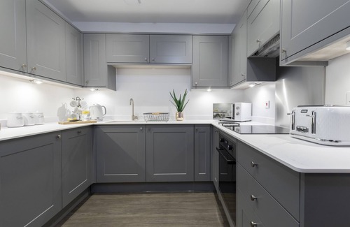 Cheltenham Apartamento | Elliot Oliver - Luxury 2 Bedroom Regency Apartment With Parking & EV Charger