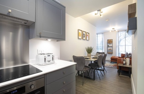 Cheltenham Apartamento | Elliot Oliver - Luxury 2 Bedroom Regency Apartment With Parking & EV Charger