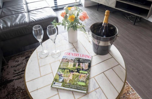 Gloucester Apartamento | Elliot Oliver -Stylish 2 Bedroom Apartment With Parking In The Docks