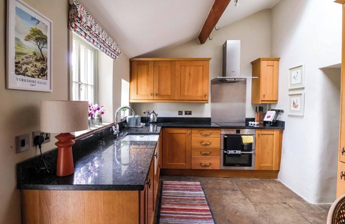 Airton Casa | ELLIS HOUSE, family friendly, character holiday cottage in Airton