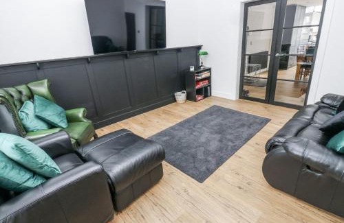 Ainley Top Casa | Ellis House