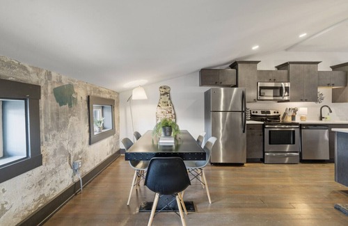 Over-the-Rhine Condominio | Elm 7 · The Loft OTR | The Cable House