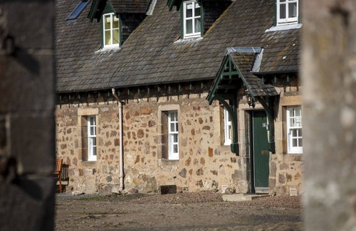 Gorebridge Cabaña | Elm Cottage - a charming traditional stone cottage with 2 bedrooms on Arniston Estate