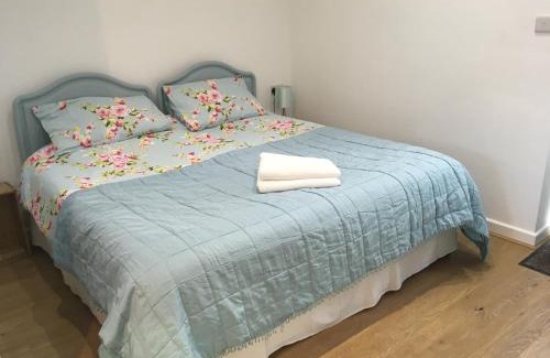 Cotebrook Chalet De Esquí | Elm Cottage Touring Park