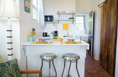 Road Town Apartamento | Elm's is Nestled in Cane Garden Bay Right on the Sandy Beachfront