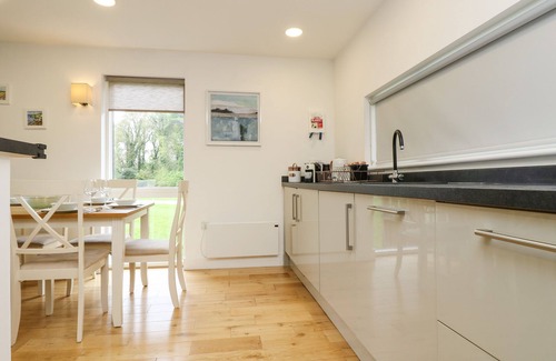Carnon Downs Cabaña | ELM, with open fire in Truro