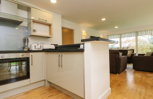 Carnon Downs Cabaña | ELM, with open fire in Truro