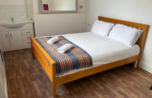 Gloucester Casa | Elmbridge Road