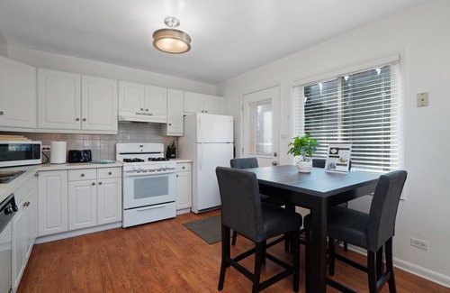 Villa Park Casa | Elmhurst Rental