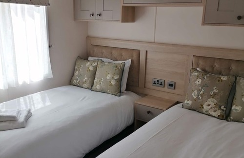 St Leonards-On-Sea Casa | Elmvale - 2 bedrooms with decking sleeps 4 (D/F)