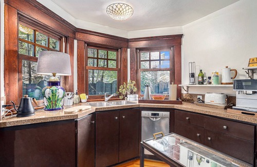 Upper Telegraph Casa | Elmwood House Berkeley