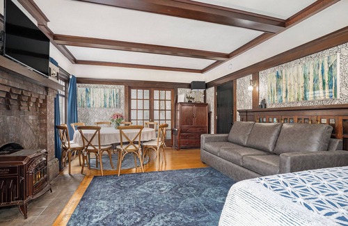 Upper Telegraph Casa | Elmwood House Berkeley