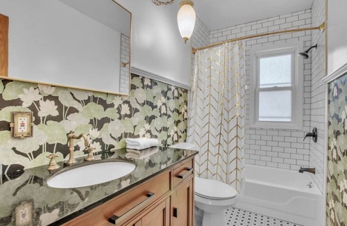 North Buffalo Apartamento | Elmwood Village Victorian Delight for All!