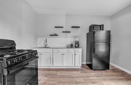 North Buffalo Apartamento | Elmwood Village Victorian Delight for All!