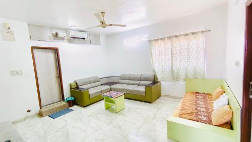 Bengaluru Apartamento | ELO House - Spacious 2BHK Apartment with Kitchen, Malleswaram