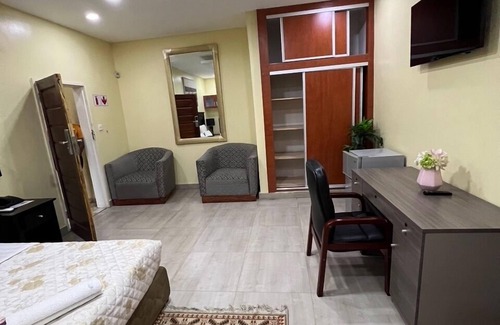 Lusaka Cabina | ELON MOREH LODGE
