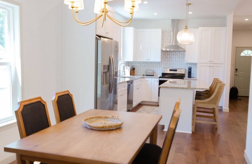 Burlington Casa | Elon University & Country Club Area Newly Built 3BDR home large private backyard