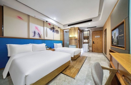 Pudong Hotel | Elong Hotel Minsheng Road subway station