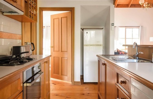 Drummond Cabina | Elsie Cottage Summary