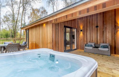 Elton Complejo | Elton Furze Retreats