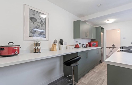 Redcar Casa | Elton House Central Location Sleeps 5 Free Parking Fast WiFi Smart TV