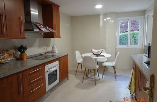 Elviria Apartamento | Elviria 2-Bed Apt, Sleeps 4, Pool, 20m to Beach