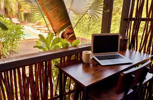 Saladita Apartamento | Elvis Surf Shack at Casa Akaw: a perfect retreat in a sustainable residence