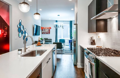 Nashville Casa | Elvis-themed 13 Beds Rooftop City Views